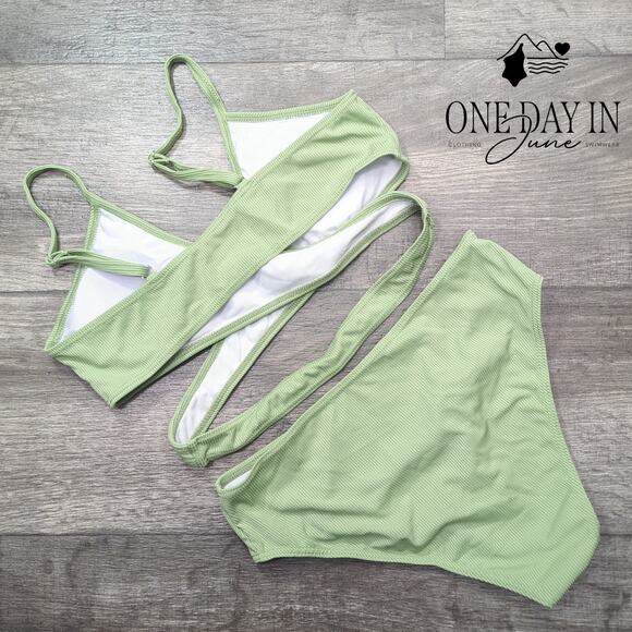 CharmLeaks Ribbed Cross Front Bikini Swimsuit Size 15-16Y - Picture 4 of 4